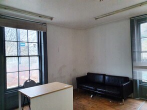 19-21 George St, Luton à louer Photo intérieure– Image 1 sur 2