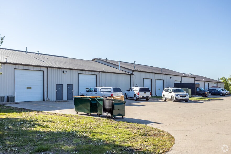 6864 NE 14th St, Ankeny, IA à louer - Photo de l’immeuble – Image 3 sur 4