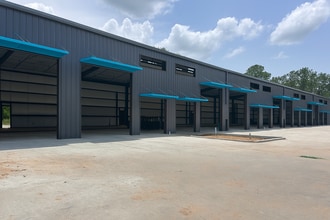 2007 Airport Rd, Conroe, TX à louer Photo de l’immeuble– Image 1 sur 22