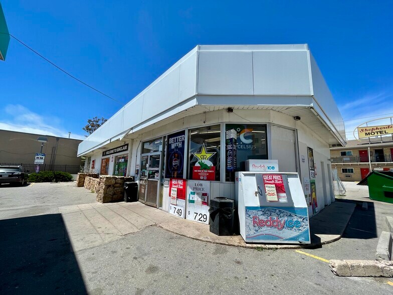 8275 E Colfax, Denver, CO à vendre - Photo de l’immeuble – Image 3 sur 11