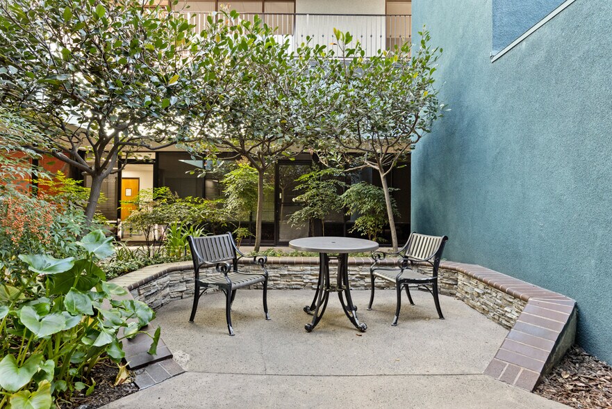23591 El Toro Rd, Lake Forest, CA à louer - Photo de l’immeuble – Image 3 sur 36