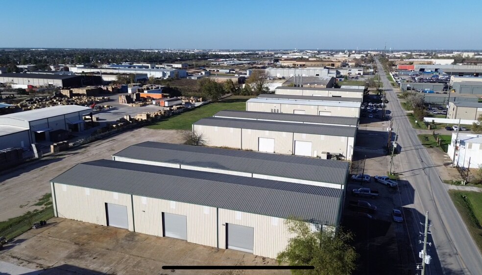 5719 Cunningham Rd, Houston, TX à louer - Photo de l’immeuble – Image 3 sur 16