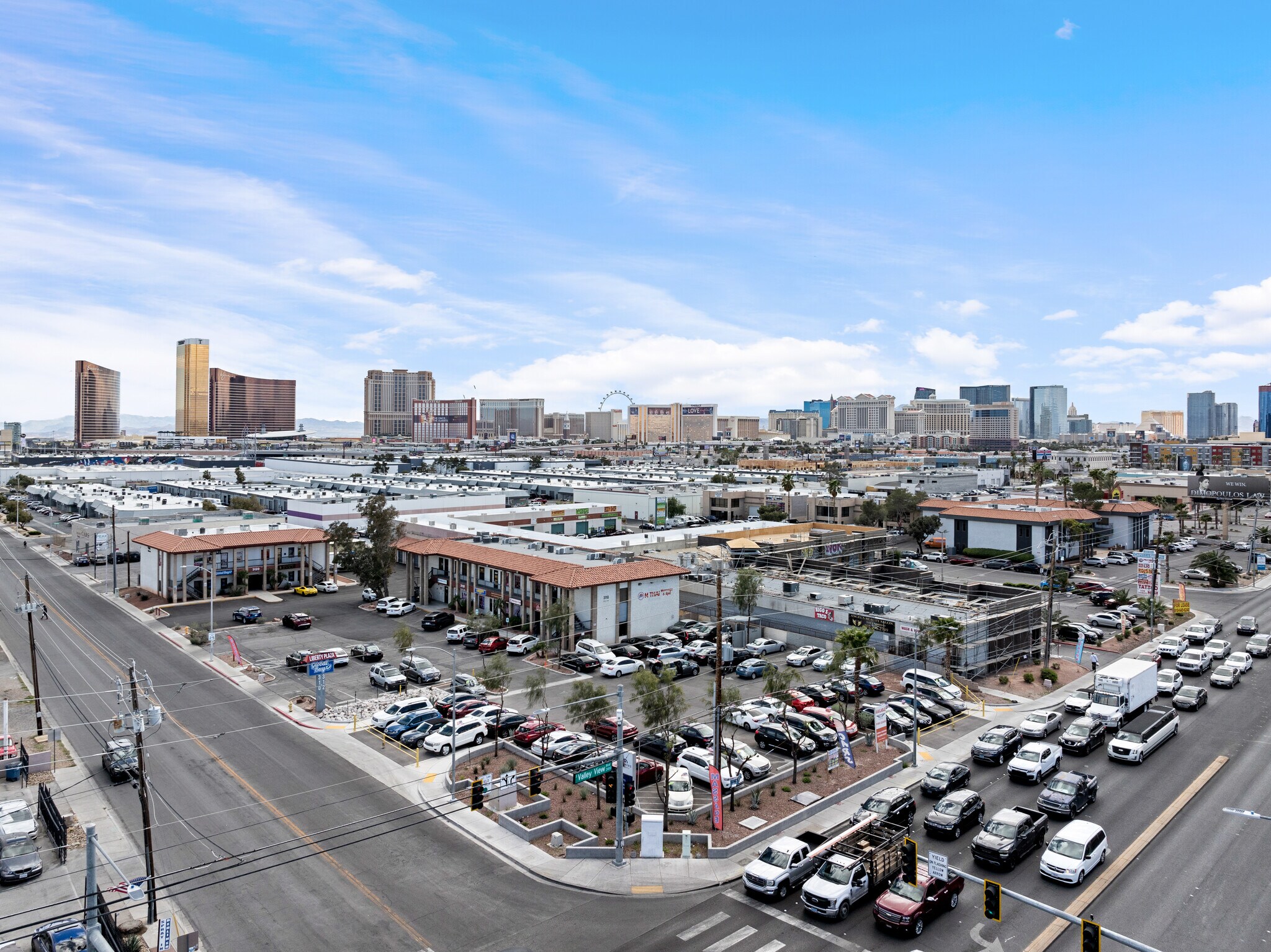Suns Plaza portefeuille de 3 biens à vendre sur LoopNet.fr Photo de l’immeuble– Image 1 sur 13