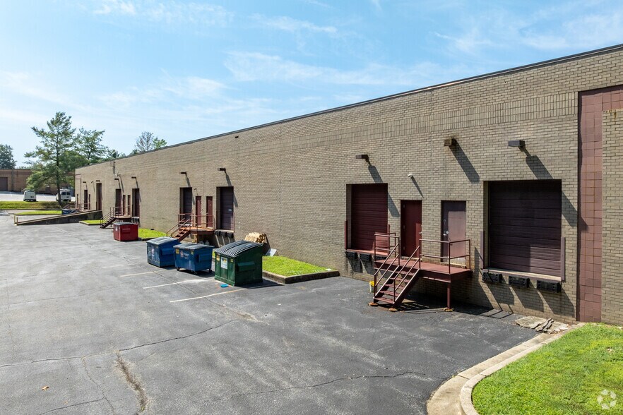 9017 Mendenhall Ct, Columbia, MD à louer - Photo de l’immeuble – Image 3 sur 4