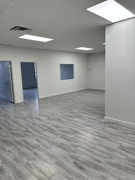 225 County Road 522, Manalapan Township, NJ à louer - Photo de l’immeuble – Image 1 sur 6