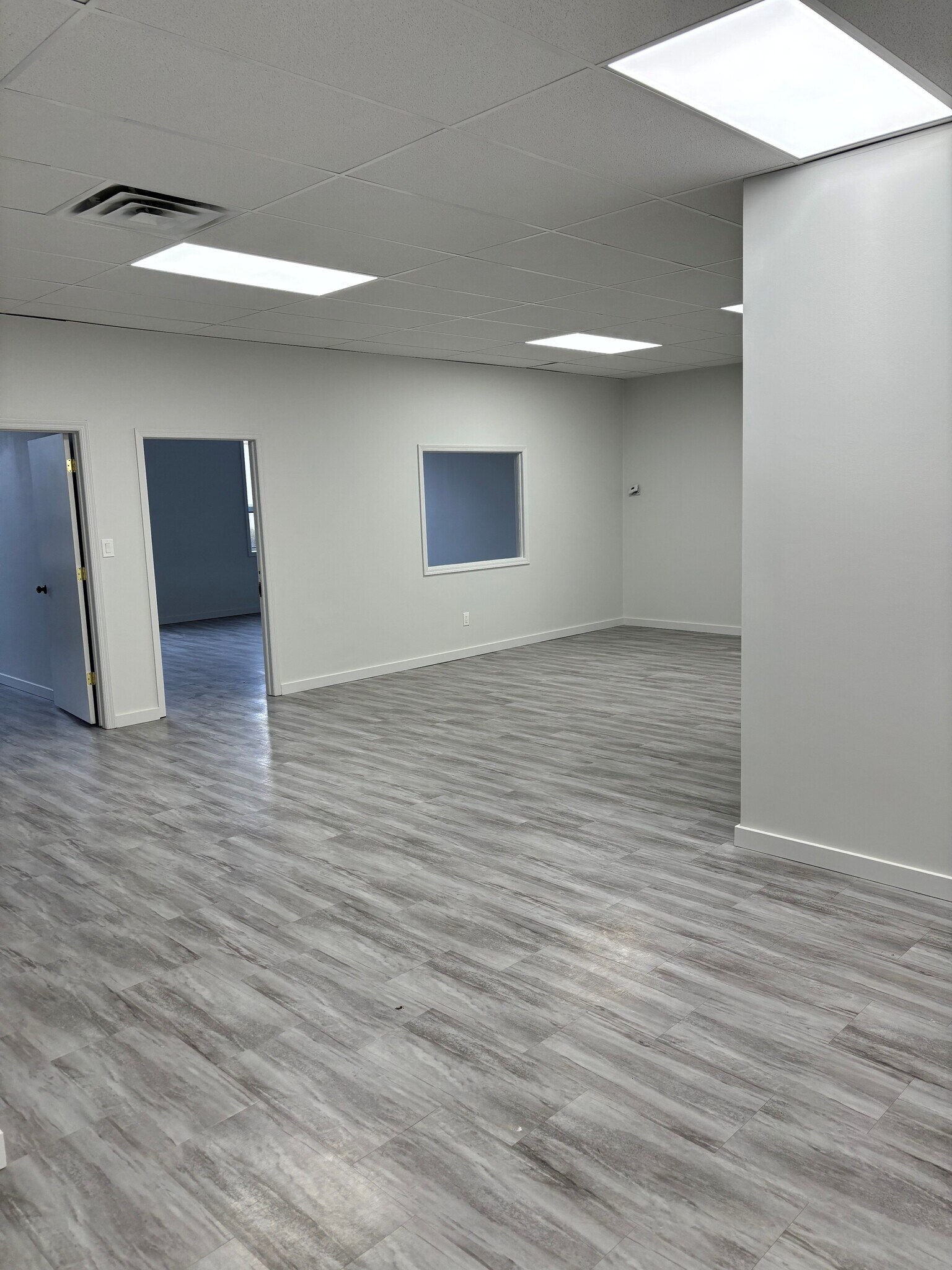 225 County Road 522, Manalapan Township, NJ à louer Photo de l’immeuble– Image 1 sur 7