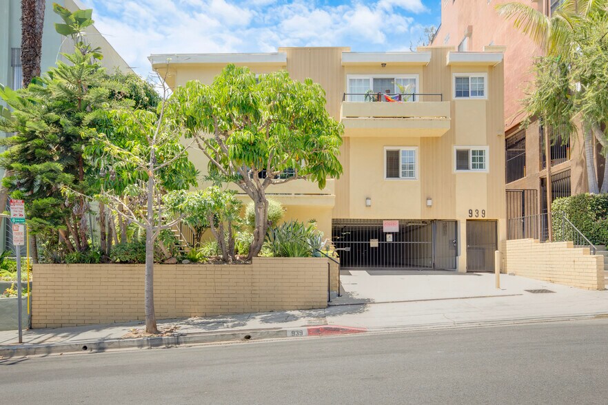 939 Larrabee St, West Hollywood, CA à vendre - Photo de l’immeuble – Image 2 sur 47