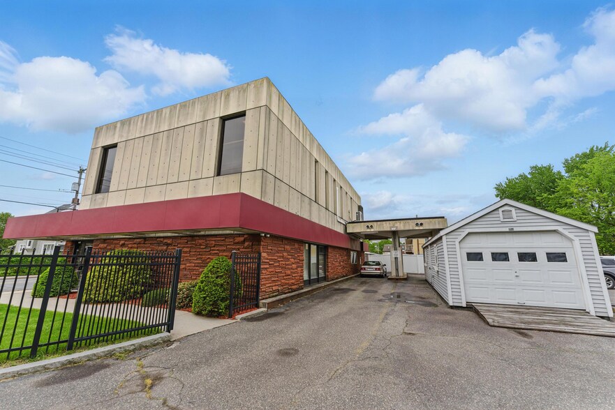119 Winsor St, Ludlow, MA à vendre - Photo de l’immeuble – Image 2 sur 28