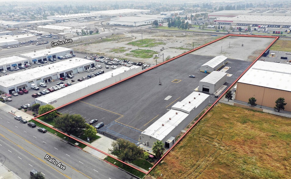 805 W Rialto Ave, Rialto, CA à louer - Photo de l’immeuble – Image 1 sur 12