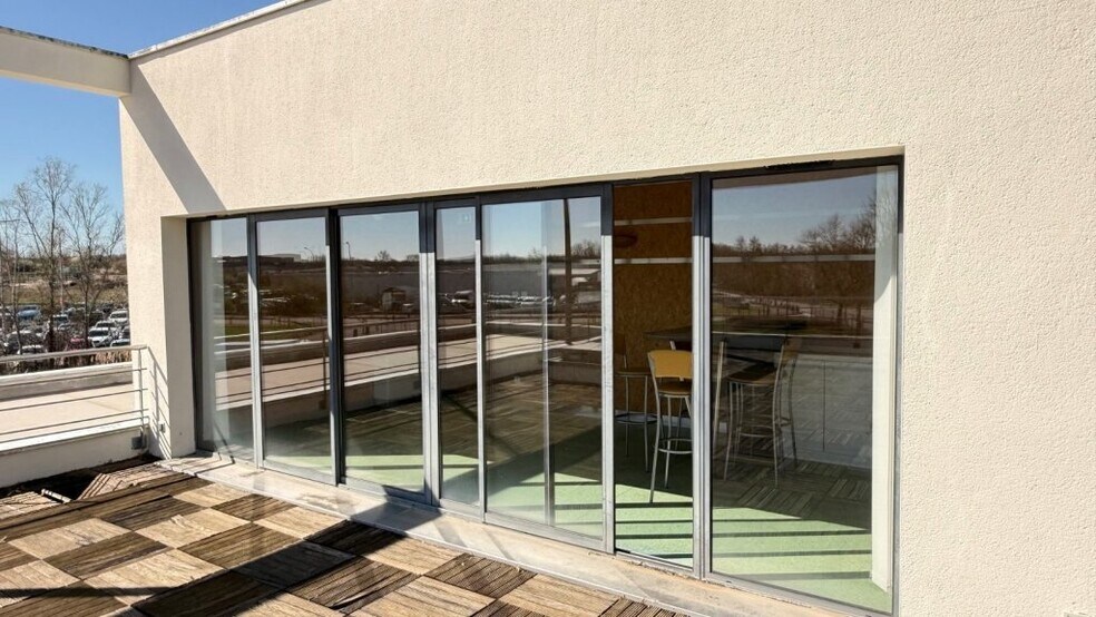 Bureau dans Torcy à vendre - Photo de l’immeuble – Image 2 sur 9
