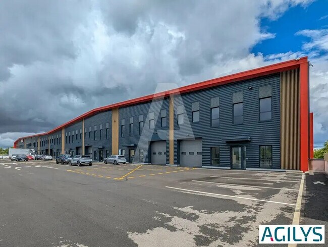 Plus de détails pour 2 Avenue Denis Diderot, Élancourt - Local d'activités à louer