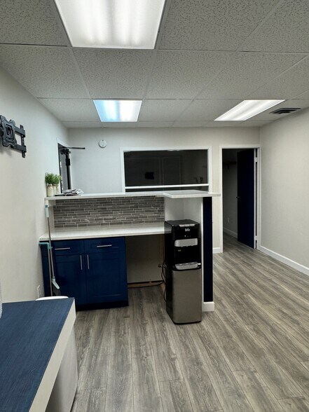 499 Jericho Tpke, Mineola, NY à louer - Photo de l’immeuble – Image 2 sur 14