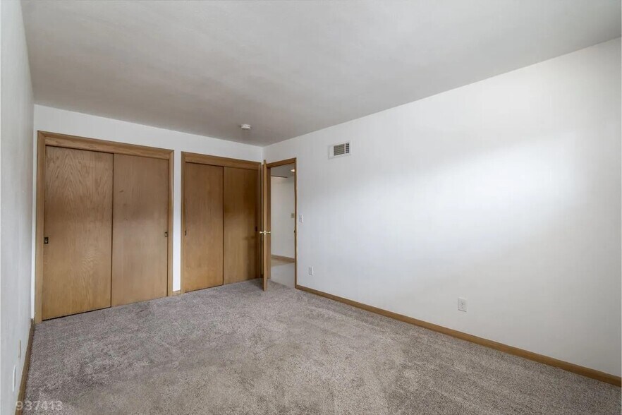 417 Berwyn Dr, Madison, WI à vendre - Photo de l’immeuble – Image 2 sur 14