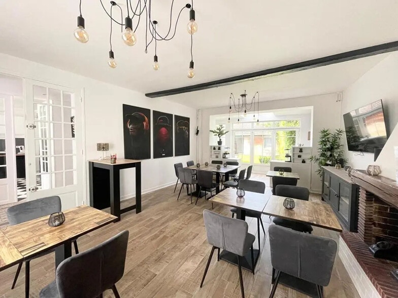 Local d'activités dans Couilly-Pont-aux-Dames à vendre - Photo de l’immeuble – Image 3 sur 16