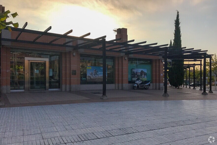 Local commercial dans Boadilla del Monte, Madrid à louer - Photo de l’immeuble – Image 2 sur 4