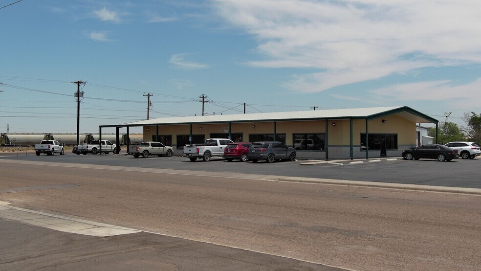 100 S James Ave, Monahans, TX à vendre - Photo de l’immeuble – Image 2 sur 33