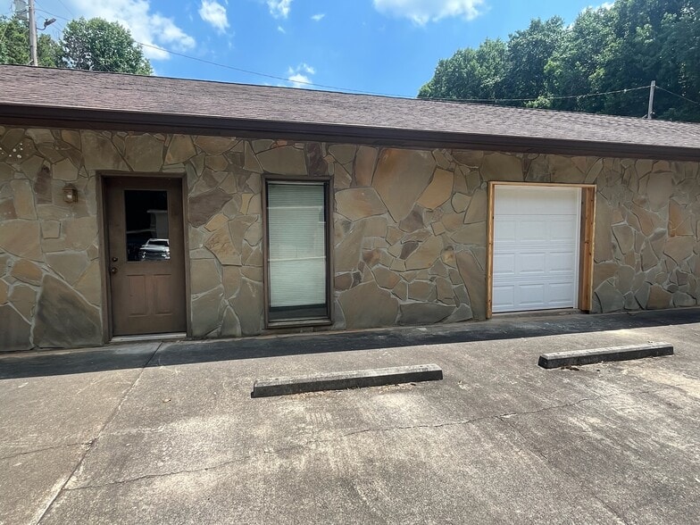 109 Elliott Industrial Dr, Woodstock, GA à louer - Photo de l’immeuble – Image 2 sur 10
