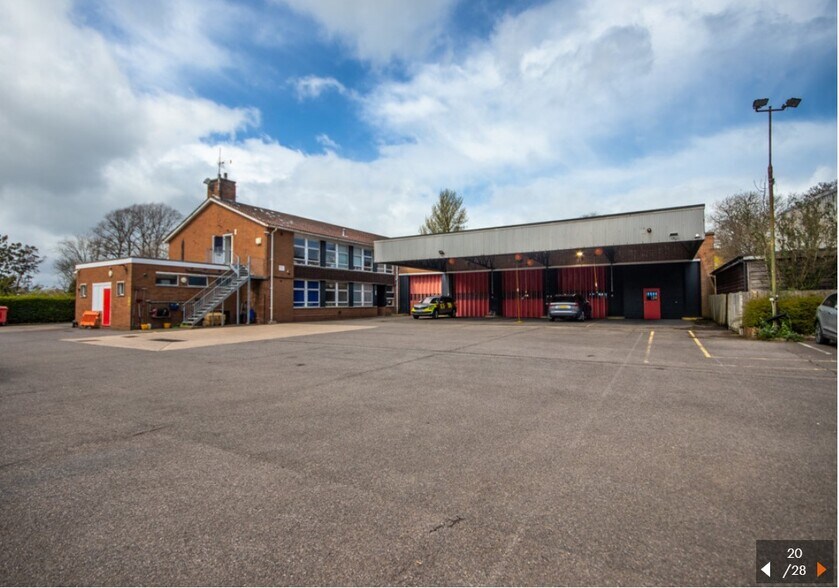 Povey Cross Rd, Horley à vendre - Photo de l’immeuble – Image 3 sur 20