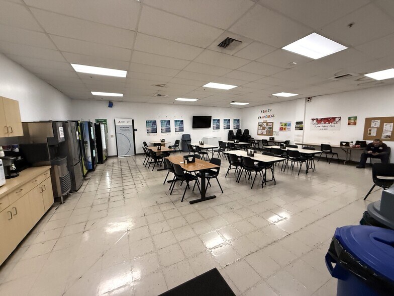 3837 Imperial Way, Stockton, CA à vendre - Photo de l’immeuble – Image 3 sur 6