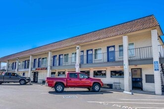 610 W 9th Ave, Escondido, CA à louer Photo intérieure– Image 1 sur 1