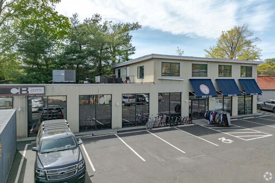 1554 Post Rd E, Westport, CT à vendre - Photo de l’immeuble – Image 2 sur 5