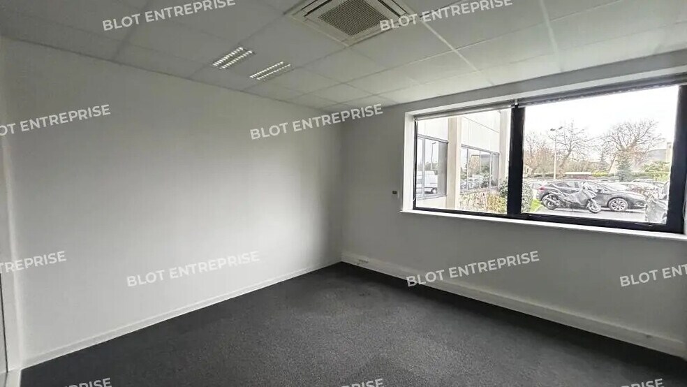 Bureau dans Saint-Grégoire à louer - Photo intérieure – Image 3 sur 8