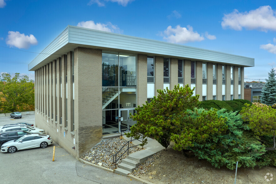 111 Railside Rd, Toronto, ON à vendre - Photo principale – Image 1 sur 5