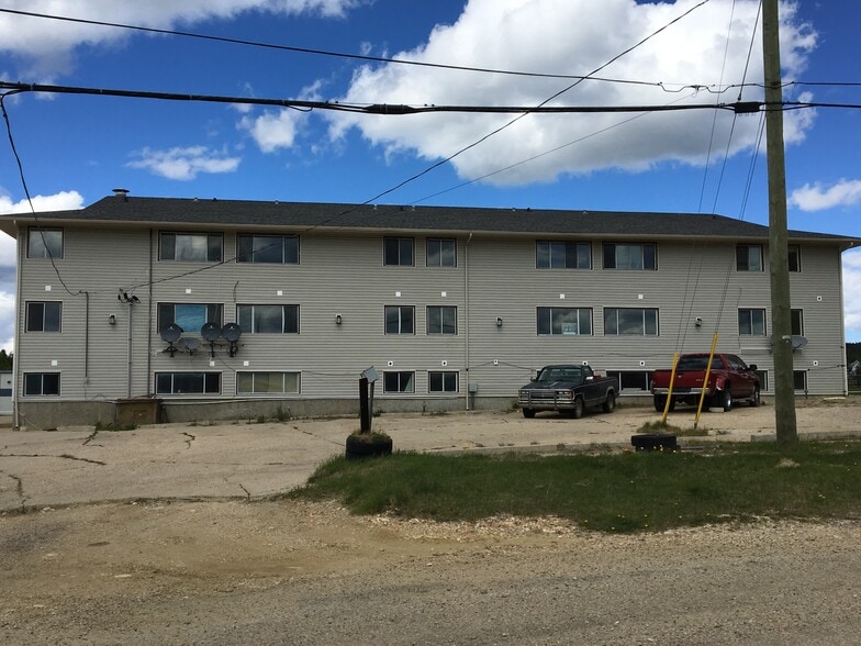 4943 Chalmers Av, Swan Hills, AB à vendre - Photo de l’immeuble – Image 2 sur 7