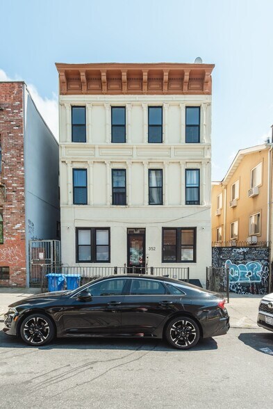 352 Palmetto St, Brooklyn, NY à vendre - Photo de l’immeuble – Image 3 sur 9