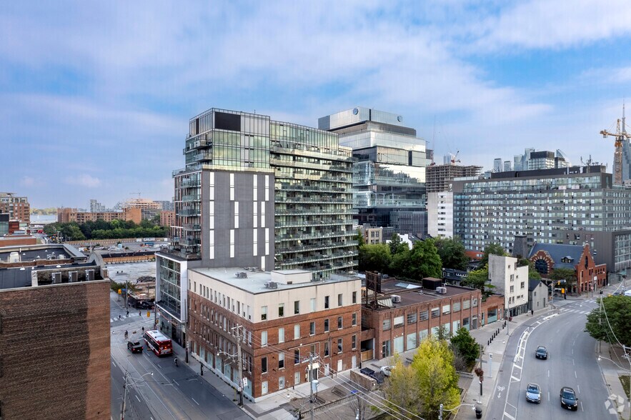 595 Adelaide St E, Toronto, ON à vendre - Photo de l’immeuble – Image 2 sur 3