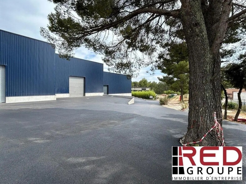 Industriel/Logistique dans Signes à louer - Photo de l’immeuble – Image 3 sur 5
