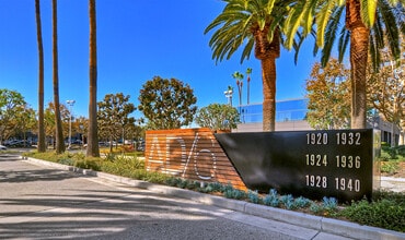 1932 E Deere Ave, Santa Ana, CA à louer Autre– Image 2 sur 2