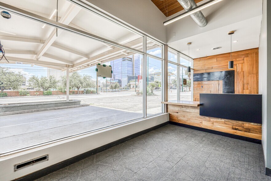 301 E Yandell Dr, El Paso, TX à louer - Photo de l’immeuble – Image 1 sur 12