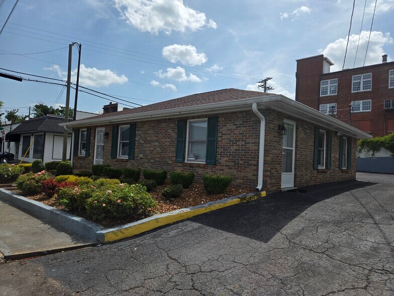 515 Willow St, Springfield, TN à louer - Photo de l’immeuble – Image 2 sur 5