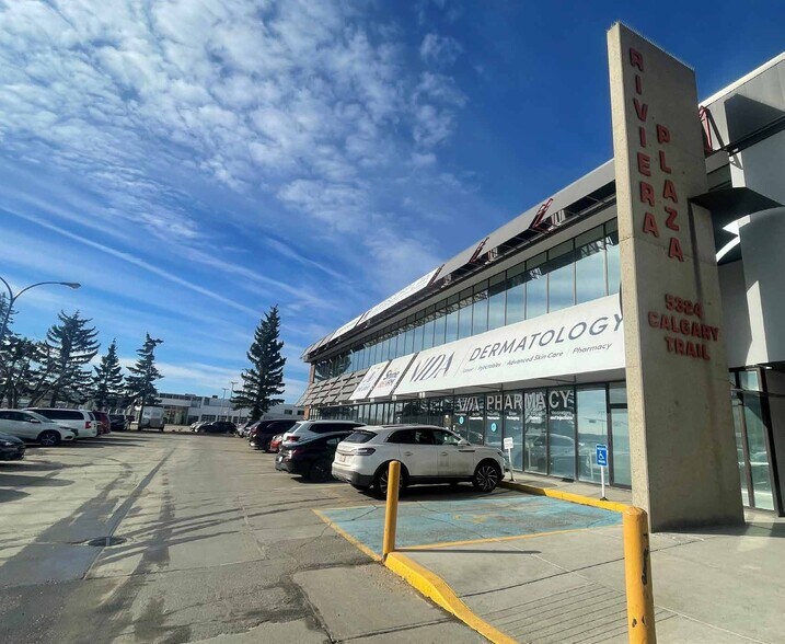 5308-5332 Calgary Trl, Edmonton, AB à louer - Photo de l’immeuble – Image 3 sur 3