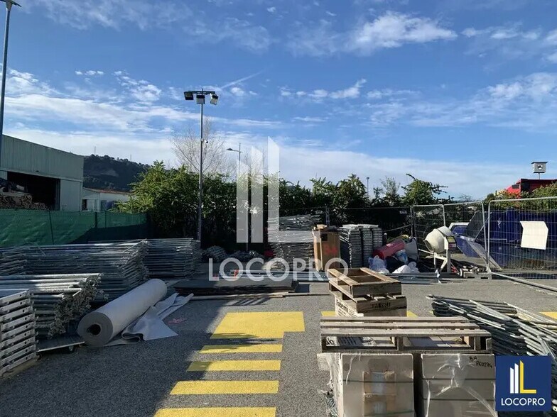 Local d’activités dans Carros à louer - Photo de la construction – Image 2 sur 4