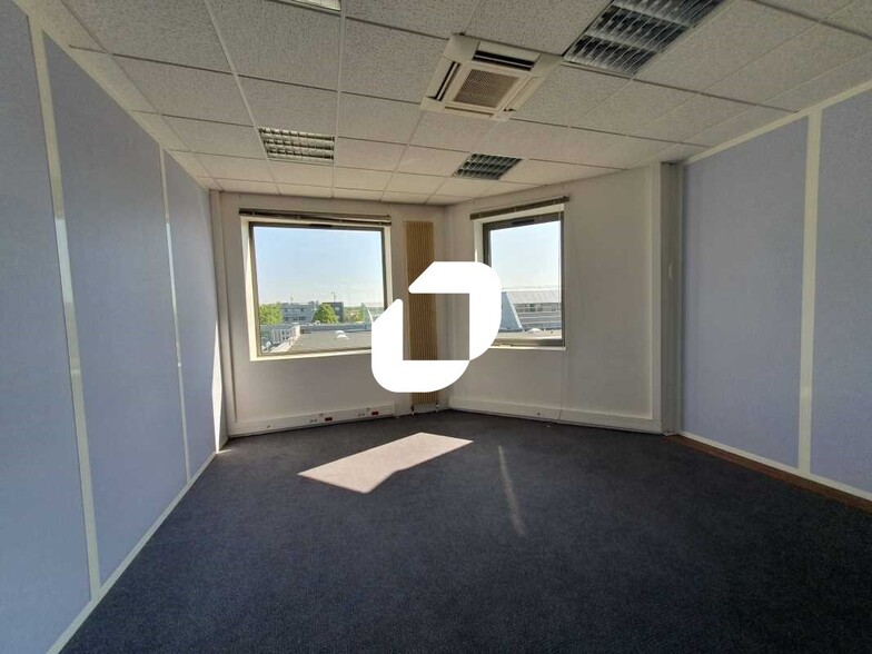 Bureau dans Poissy à louer - Photo intérieure – Image 3 sur 9