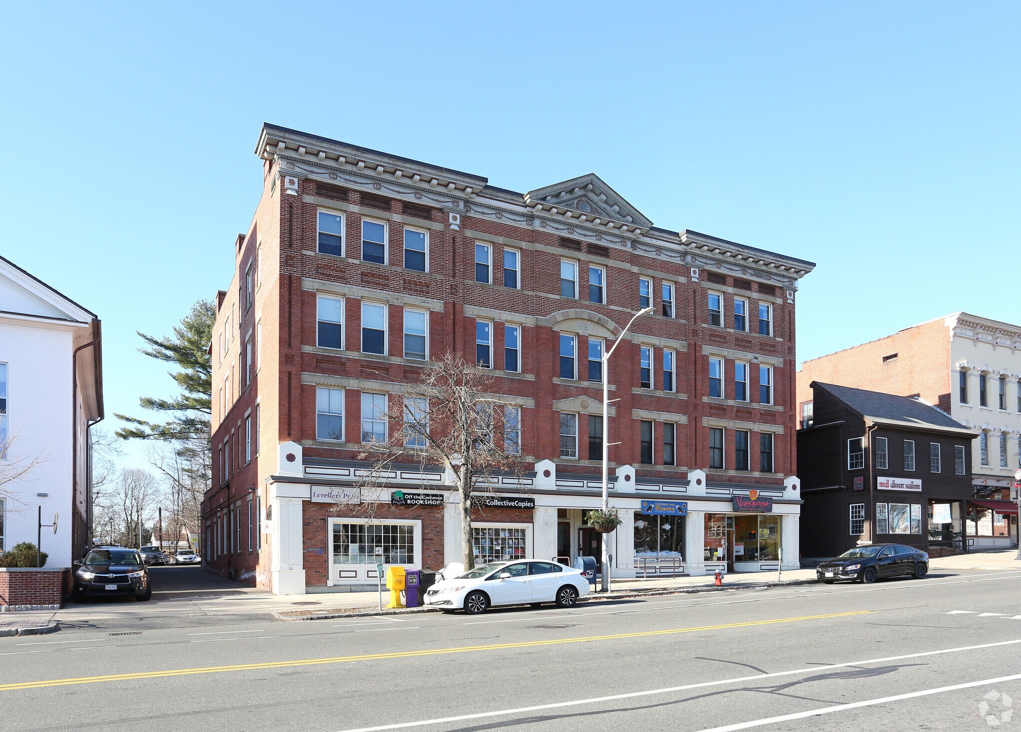 63-71 S Pleasant St, Amherst, MA à louer Photo de l’immeuble– Image 1 sur 5