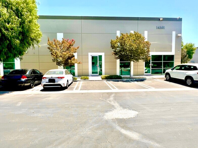 14241-14261 Fern Ave, Chino, CA à vendre - Photo de l’immeuble – Image 3 sur 17