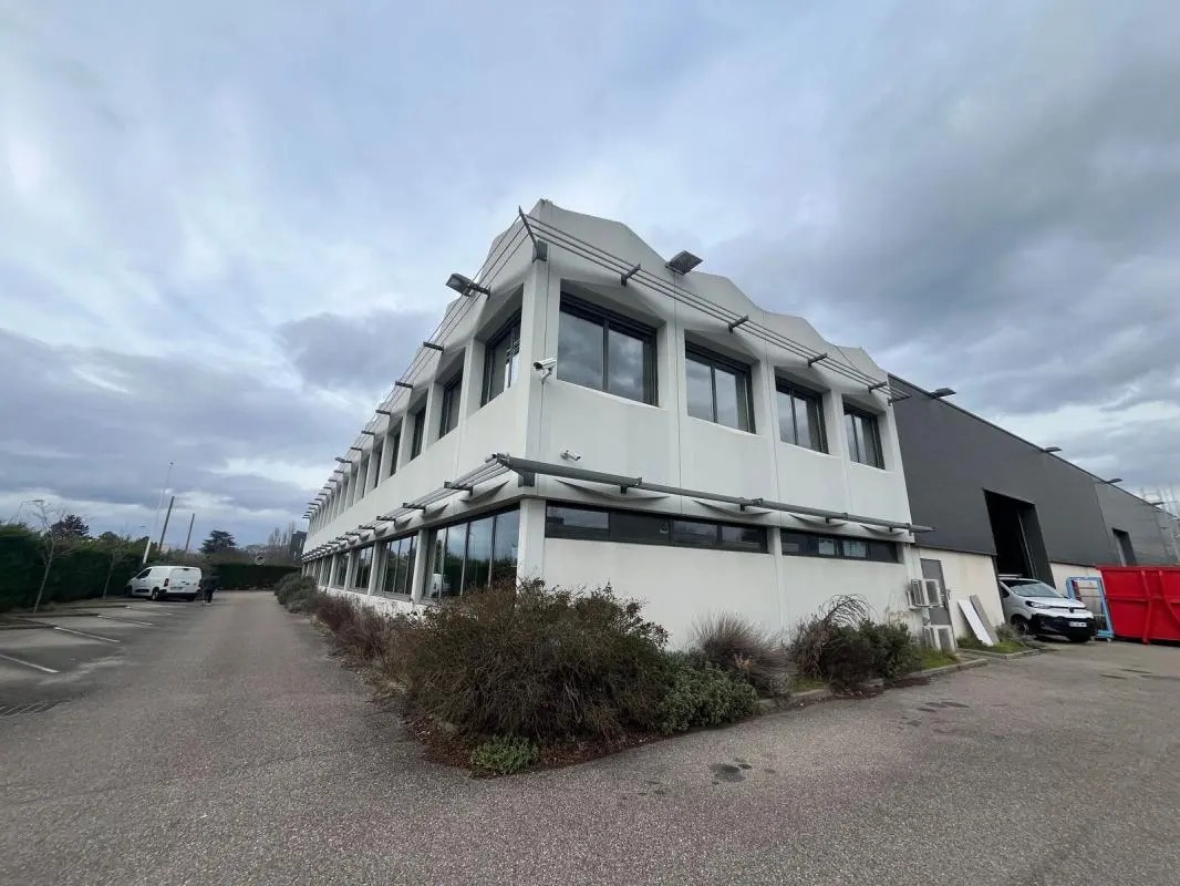 Local d’activités dans Dardilly à louer Photo de l’immeuble– Image 1 sur 13