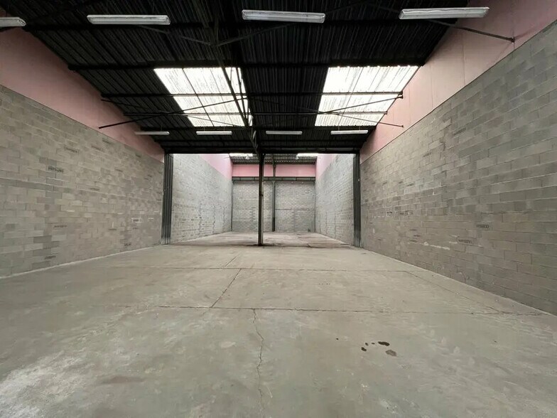 Local d'activités dans Beauvais à vendre - Photo de l’immeuble – Image 1 sur 2