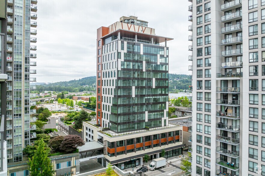 2992 Glen Dr, Coquitlam, BC à louer - Photo de l’immeuble – Image 2 sur 4