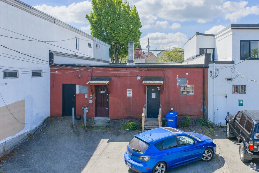 2671-2673 E Hastings St, Vancouver, BC à louer - Photo de l’immeuble – Image 2 sur 3