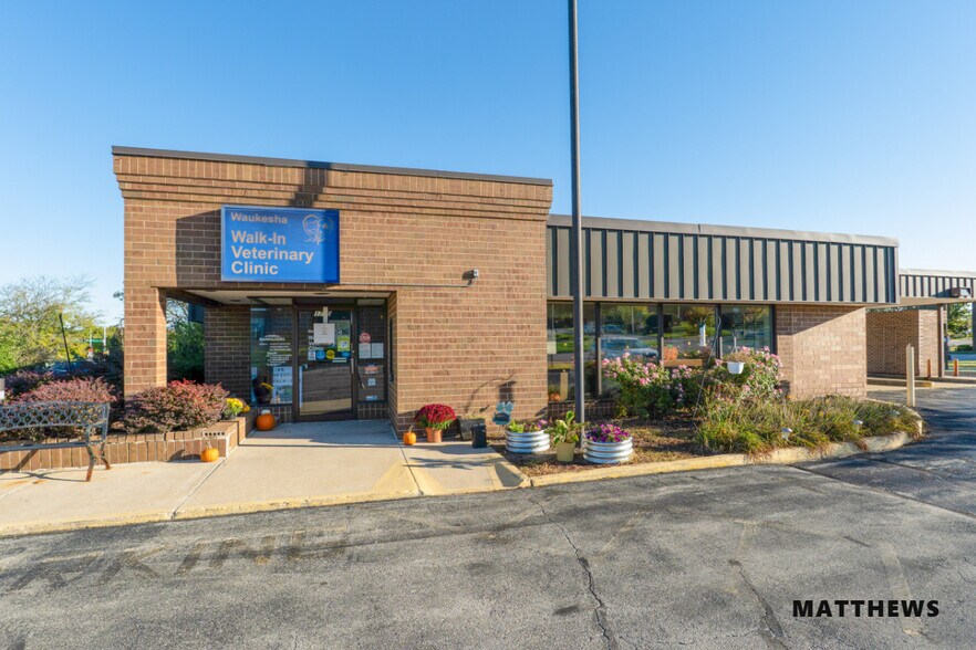 Mission Pet Health | NNN | 8.2% Cap portefeuille de 3 biens à vendre sur LoopNet.fr - Photo de l’immeuble – Image 2 sur 4