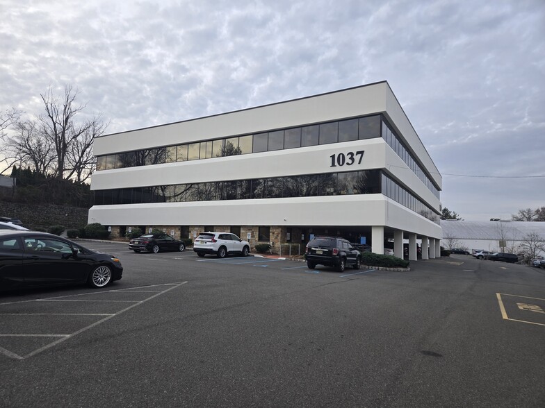 1037 Route 46 E, Clifton, NJ à louer - Photo de l’immeuble – Image 2 sur 9