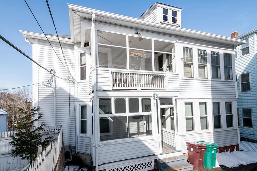 7 Gaulin Ave, Woonsocket, RI à vendre - Photo principale – Image 1 sur 1