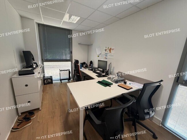 Plus de détails pour Bureau, Industriel/Logistique à louer