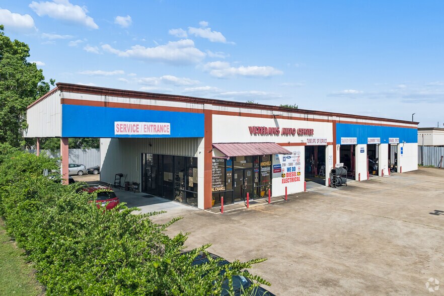 11239 Veterans Memorial Dr, Houston, TX à vendre - Photo de l’immeuble – Image 1 sur 22