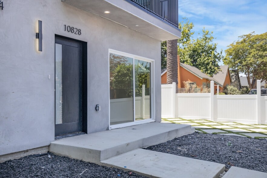 10828 Hesby St, North Hollywood, CA à vendre - Photo de l’immeuble – Image 2 sur 100