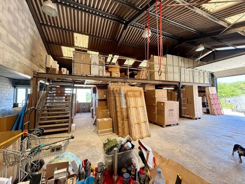 Industriel/Logistique dans La Croix-Valmer à louer - Photo de l’immeuble – Image 3 sur 6